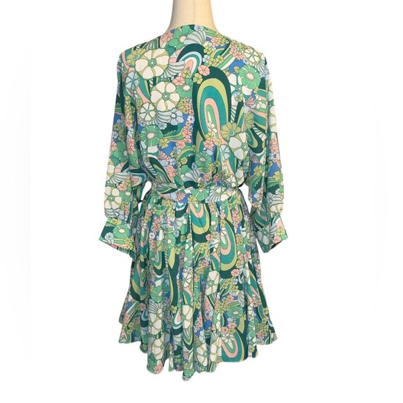 Aakaa Green and White Retro Mini Dress with Bishop Sleeves - Picture 2 of 4